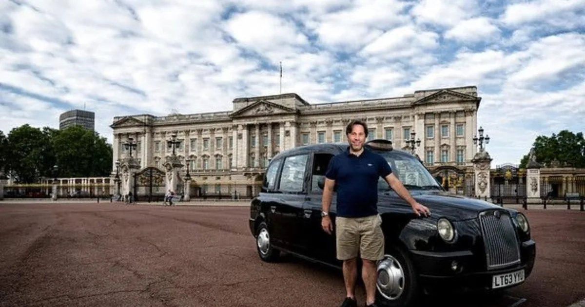 A driver-guide beside his black cab in front of Buckingham Palace on a private London taxi tour